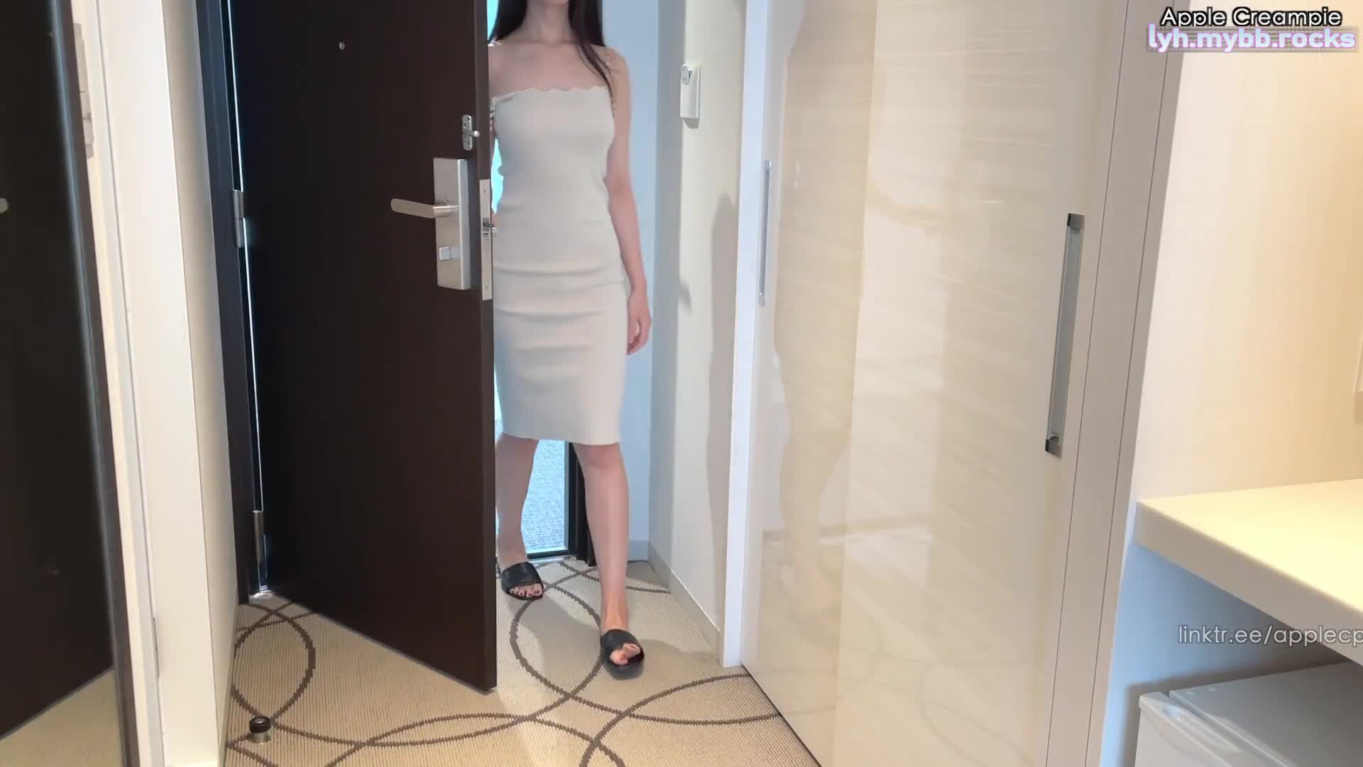 #applecptv美腿尤物御姐女神和我的极品身材室友旅行 顶级反差御姐女神 性感小高跟包臀裙 被操的不要不要的
