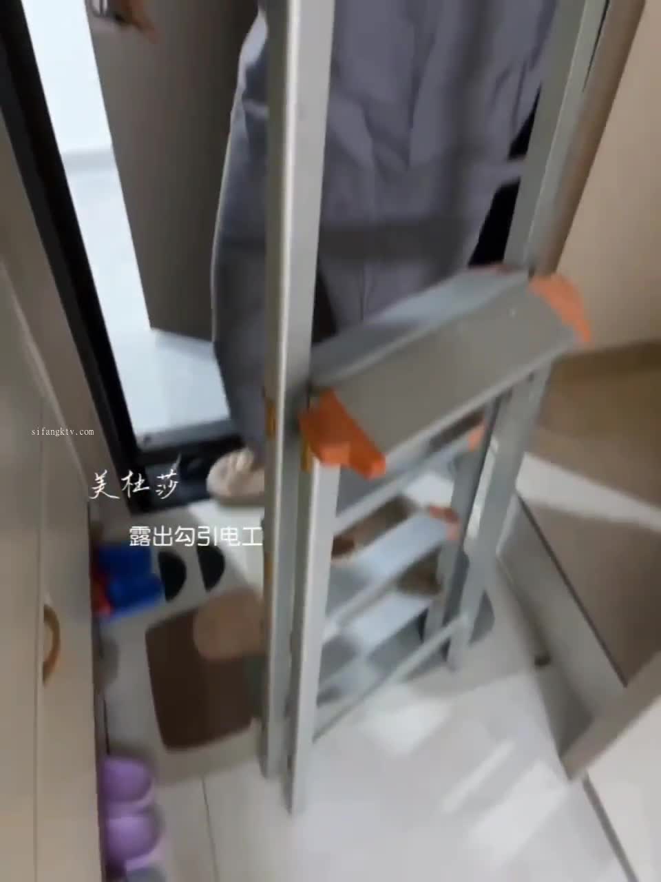 #美杜莎娇艳少妇在家漏出勾引水电工