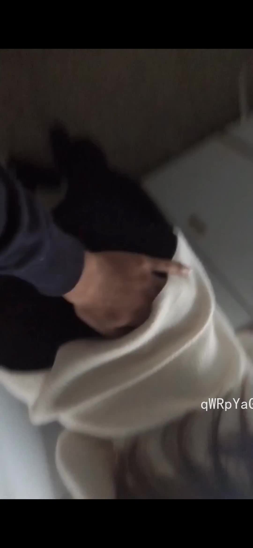 :大学翘臀少妇老师教室里偷情