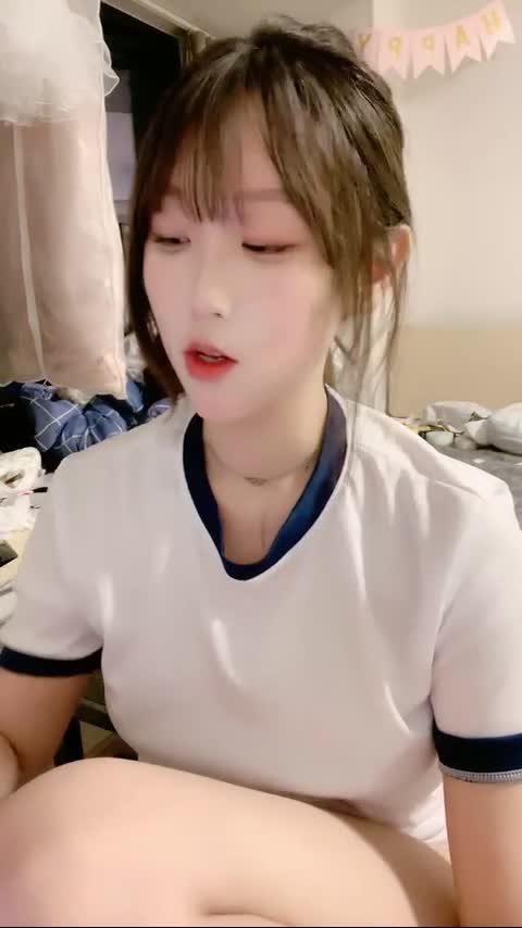 你的童颜巨乳猫系女友,喵萝莉脸逼同框,我要射啦