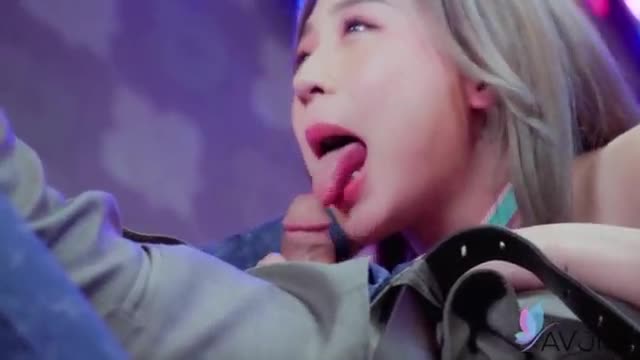 ChinesehotgirlLinSiyuissuckingdickandgettingnailedhard