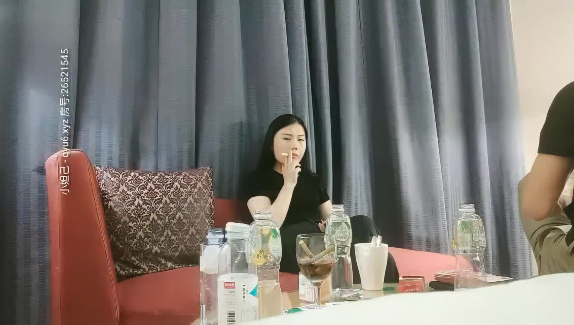[ #探花精选] 深夜约漂亮小姐姐, 貌美温柔干开心, 几百现金小费一波波来袭, 配合听话随便干