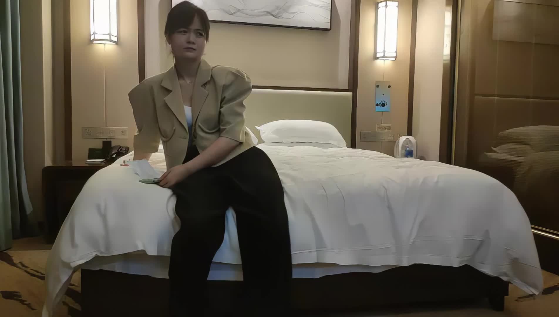 [探花精选] 甜美马尾妹子, 白色内衣舔屌69口交, 抬起大长腿抽插猛操, 大屁股坐上来上下套弄
