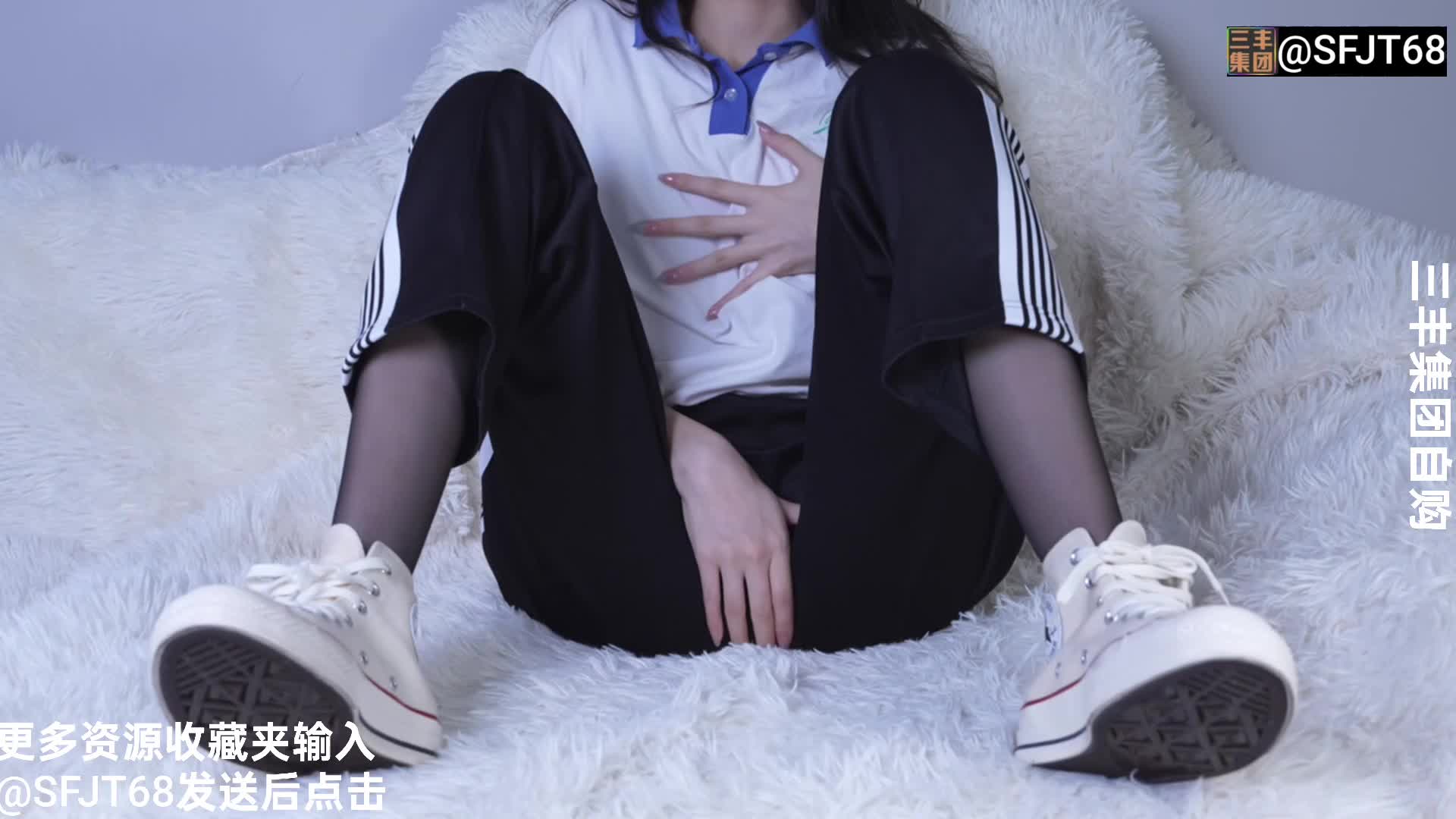 #shixiaotaone #小桃 #福利姬 #反差 #自慰门槛资源, 校服里穿着黑丝, 高帮帆布鞋, 铃铛乳夹, 紫色蕾丝内裤, 脱光后各种视角道具自慰!  [最新及全146部见置顶或评论区]