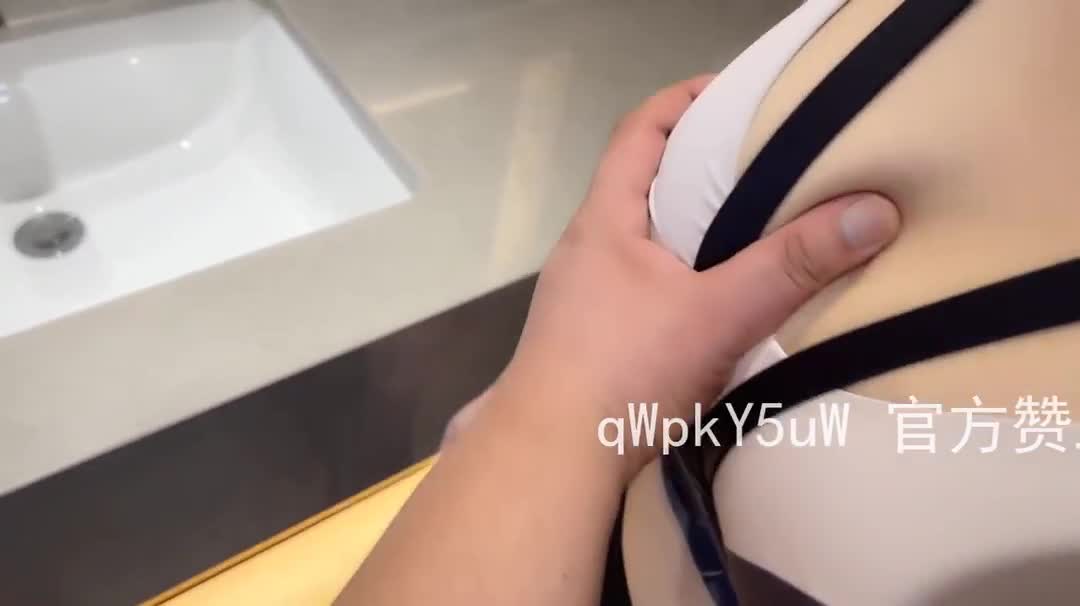 健身房搭讪极品少妇，这身材哪个男人能拒绝？
