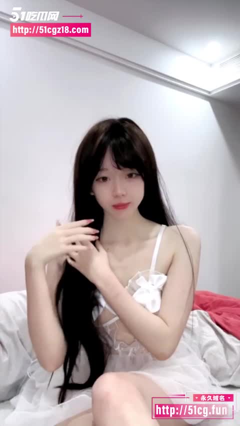 纯欲美少女 性欲奴 最新直播录屏 拴上狗链诱惑口交激情自慰 外表如此清纯下面竟是浓密黑森林 #自慰 #调教 #直播 #黑料 #狗链