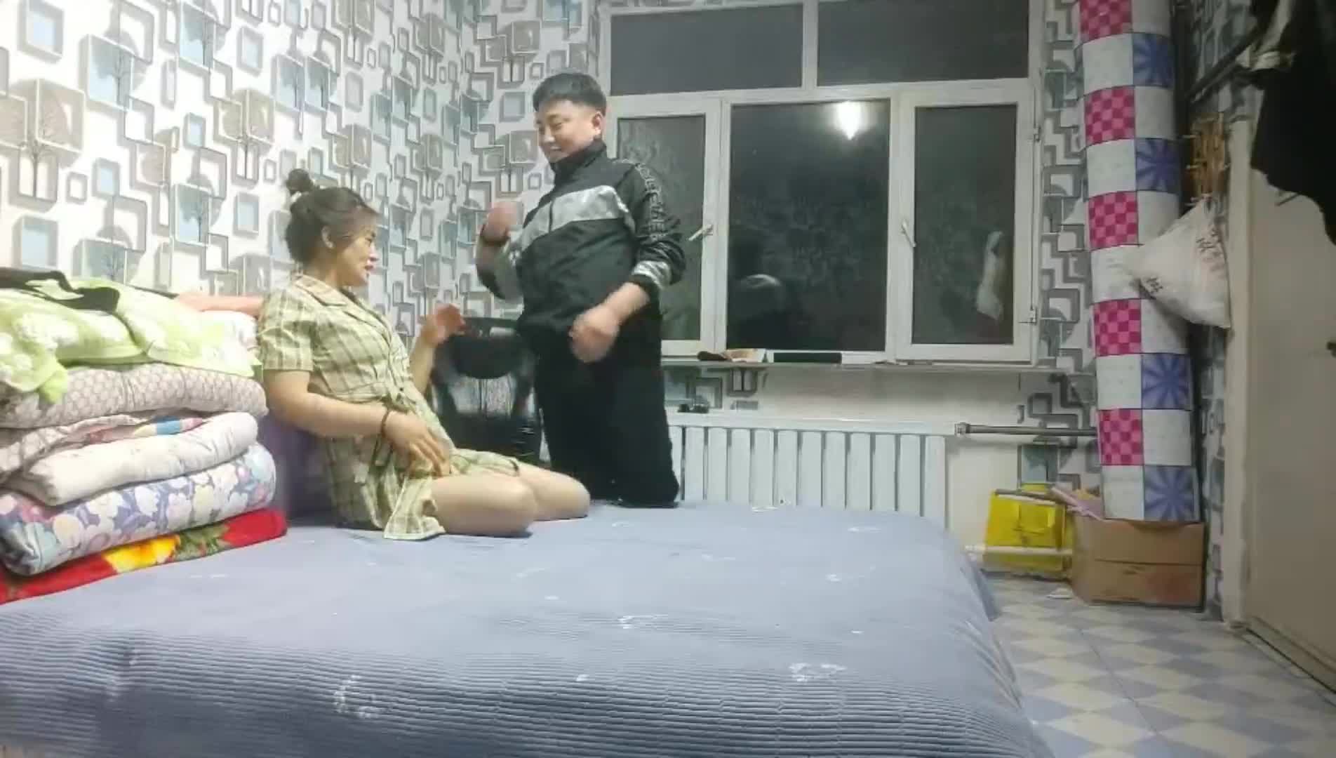 【大内密探探花】去老相好家里操逼，脱下内裤就要开始，金手指猛扣，怼着骚逼就是操