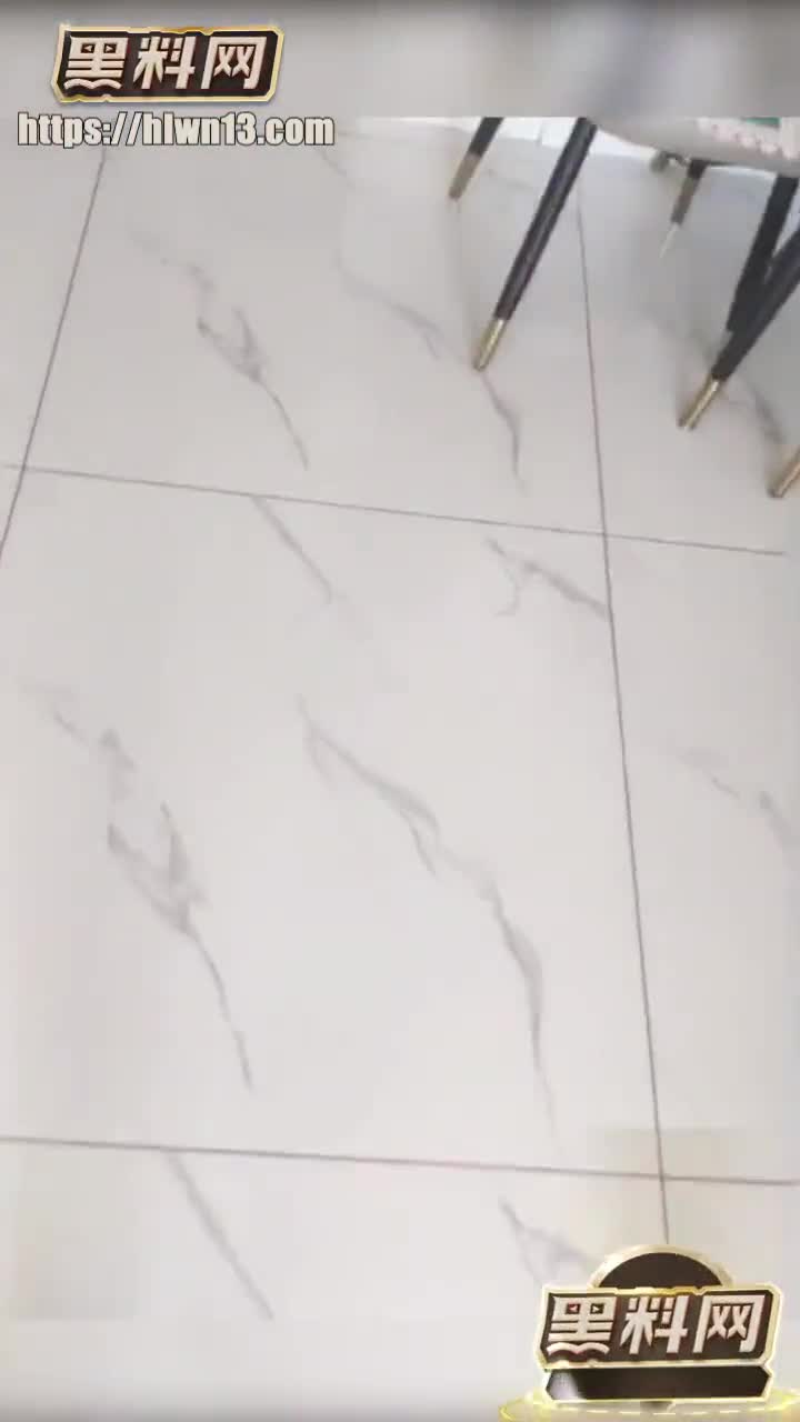 海角大神恋母少年的心声接老妈的老情人吃饭喝酒被我灌醉后我在客厅操老妈给他带绿帽