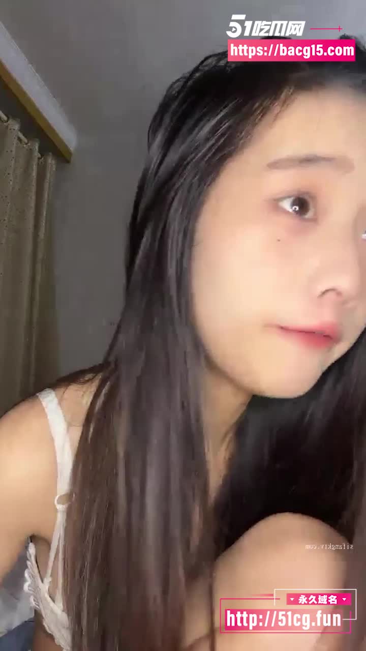 反差眼镜妹直播展示娇嫩身姿 掰开漆黑鲍鱼怼镜骚拍 简直淫荡极了！#反差 #母狗 #清纯 #眼镜妹 #口交