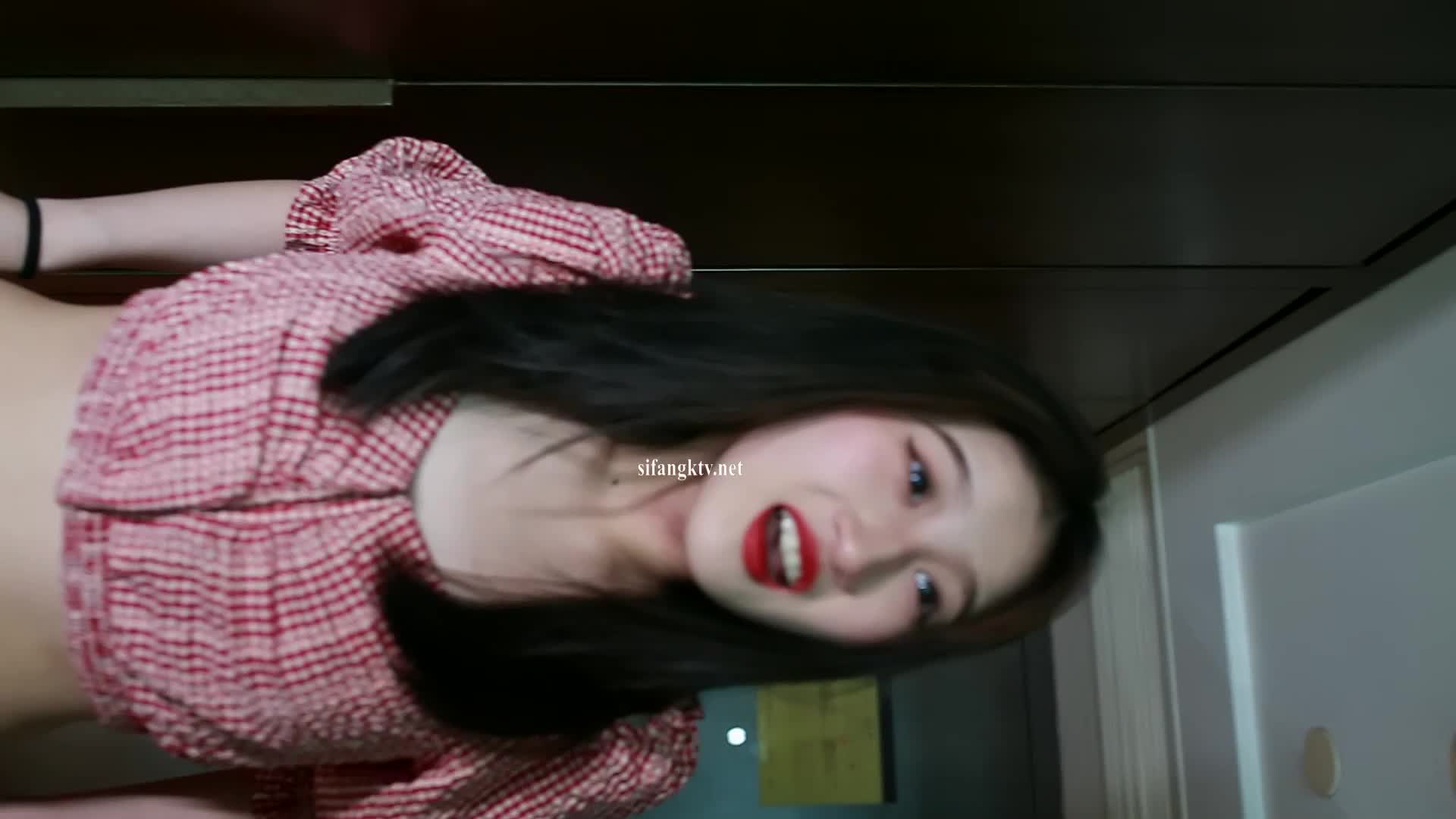 【精淫社区】#福利姬 #彤彤 舞蹈学院女神裸舞私定精品会员群办理：@jysqA_bot查看更多精彩内容：@jysqVIP