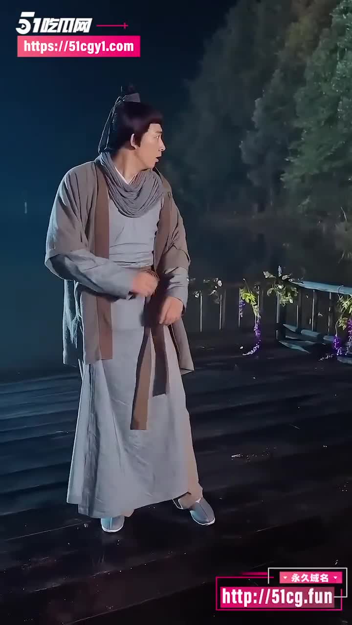 每日短剧《奇闻异录》 小伙意外穿越妖界 凭借天书秒变短修仙天才 将狐仙收为贴身侍女！#黑料 #吃瓜 #网剧