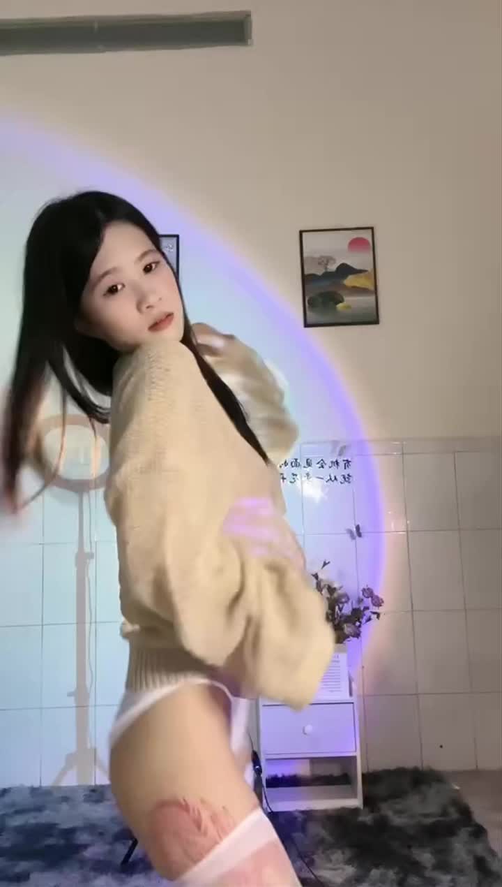 兔杨   裸舞 #骚货 #反差婊 #纹身小网红 #裸舞 #自慰 #喷水