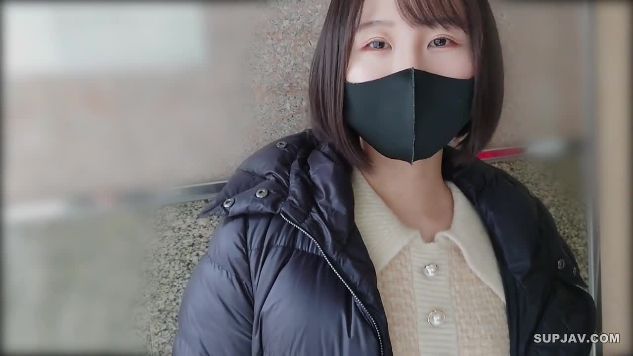 带着口罩的青春少女口交时脱下口罩 绝色神颜粉嫩美穴惨遭大量中出