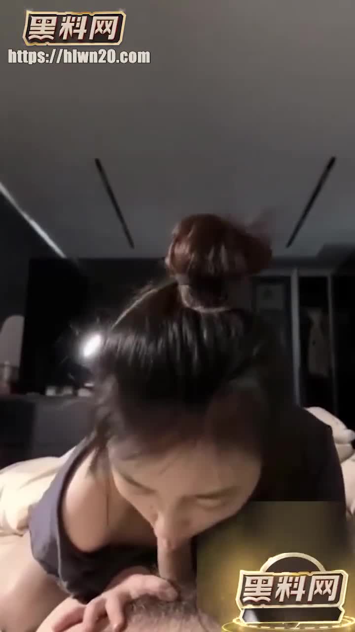 反差婊抖音自拍视频外泄，巨乳翘臀金主后入，操到呻吟不停颜值绝杀！