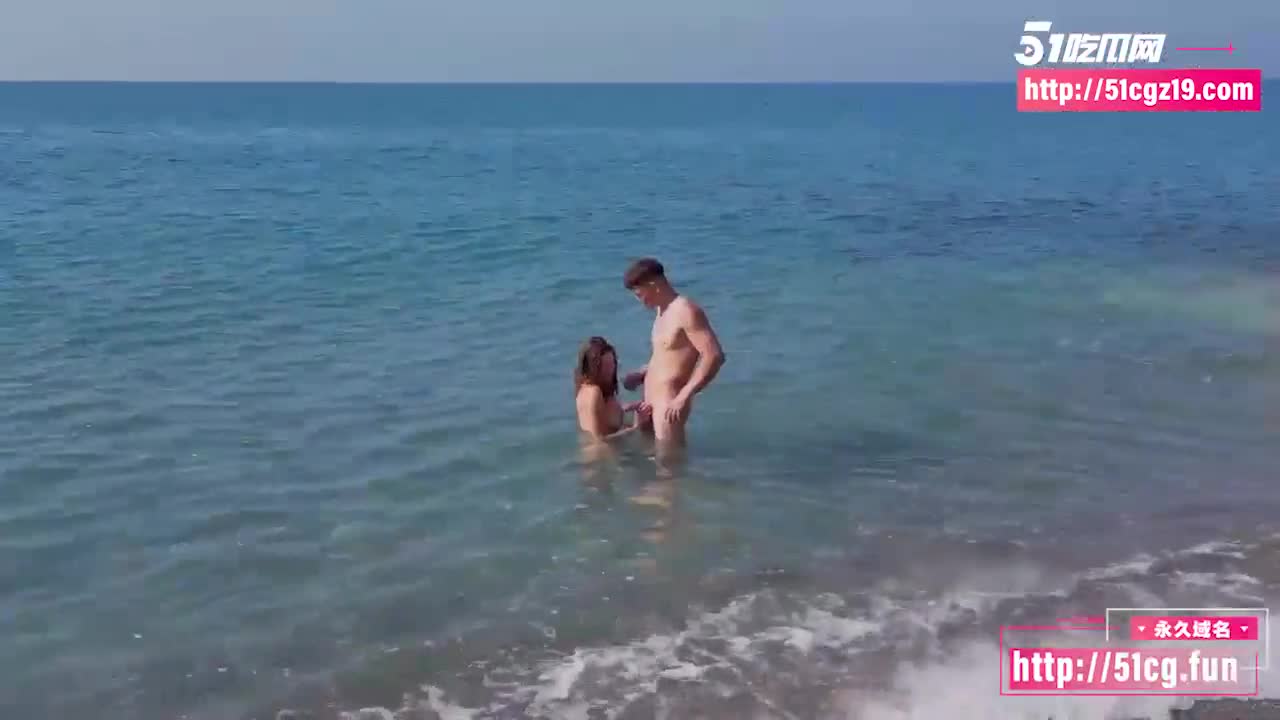 欧美高颜值情侣沙滩放纵性爱 模特身材美女被大屌各种猛操 嫩穴被插得汁水四溅！#高颜值 #大屌 #黑料 #情侣 #欧美