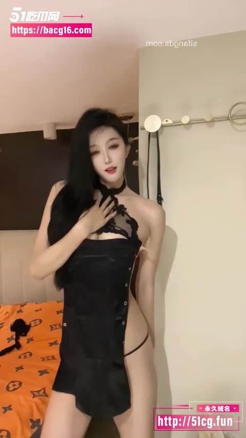 抖音40w粉丝网红 希希 大尺度诱惑私拍泄露 高冷御姐风骚揉胸 展示性感蜜桃臀#抖音 #清纯 #黑料 #骚舞 #吃瓜