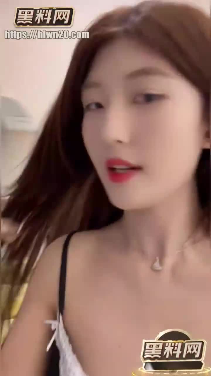 抖音颜值美女主播媛猴超大尺度漏三点视频被网友流出没想到女神私底下那么风骚！