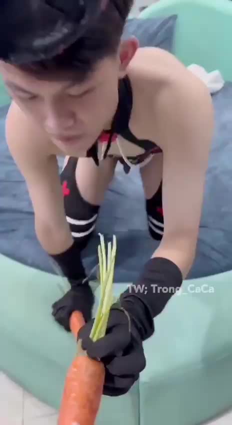 穿黑色性感情趣内衣的骚受 #吞精 #深喉