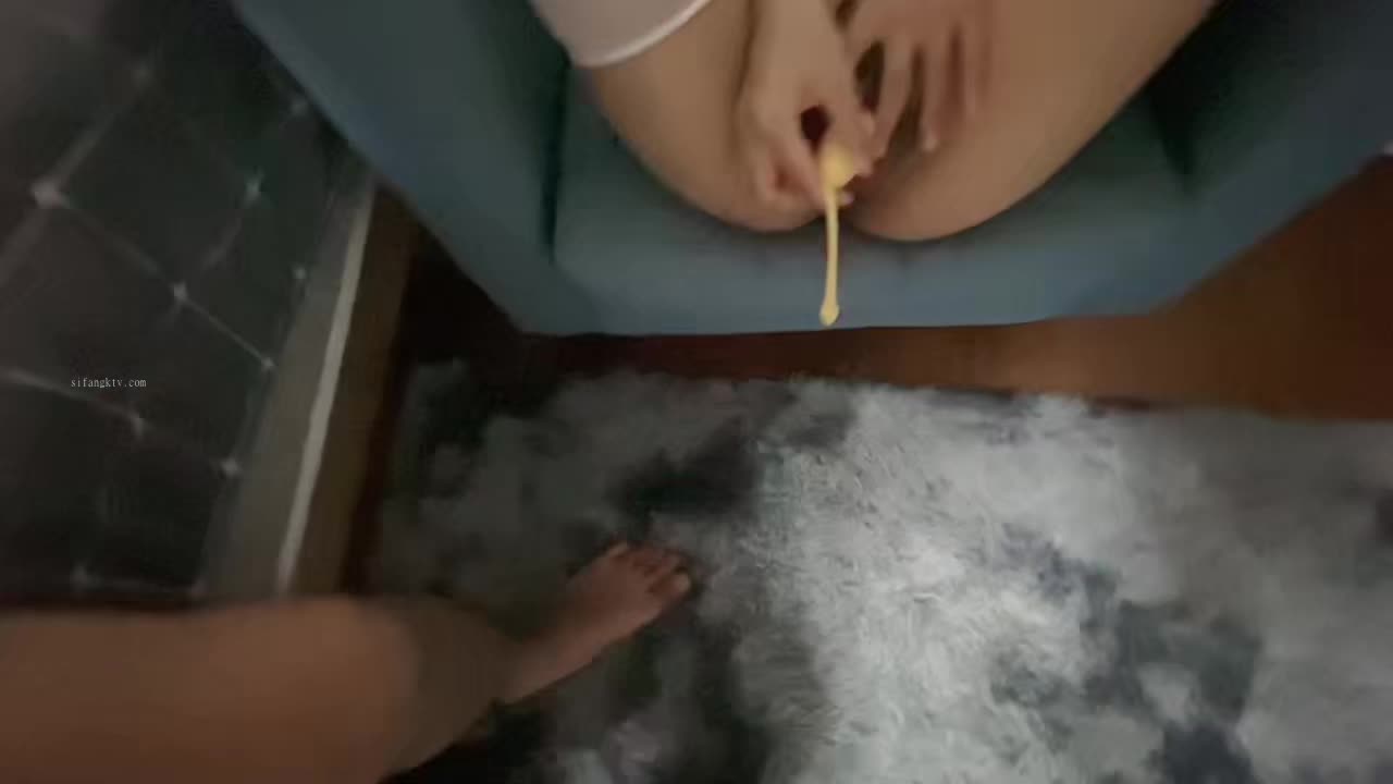 91大神【Ee哥】无套内射19岁蜂腰蜜桃臀极品女友，挺单纯的女孩被调教成淫娃，镜子前爆肏内八高潮抽搐，对话淫荡