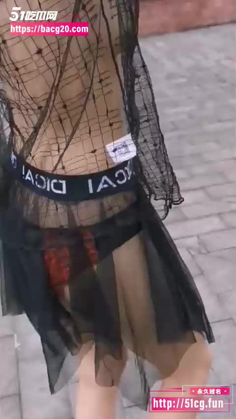 直播露出大神 风筝断了线 穿薄纱透视装束勾引路边大爷 毫无底线的在街道上发骚发浪#露出 #黑料 #勾引 #吃瓜