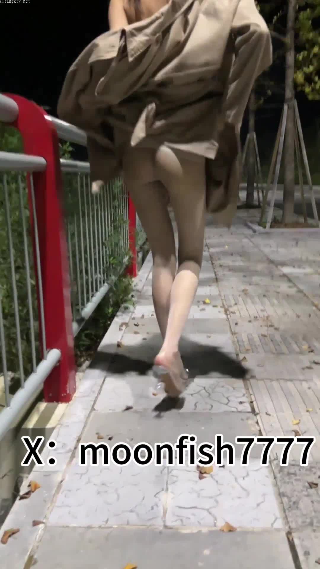 【精淫社区】#橙子橙子 #月亮鱼 #moonfish7777#自慰 #震动棒 #白丝 #黑丝 #肉丝精品会员群办理：@jysqA_bot查看更多精彩内容：@jysqVIP