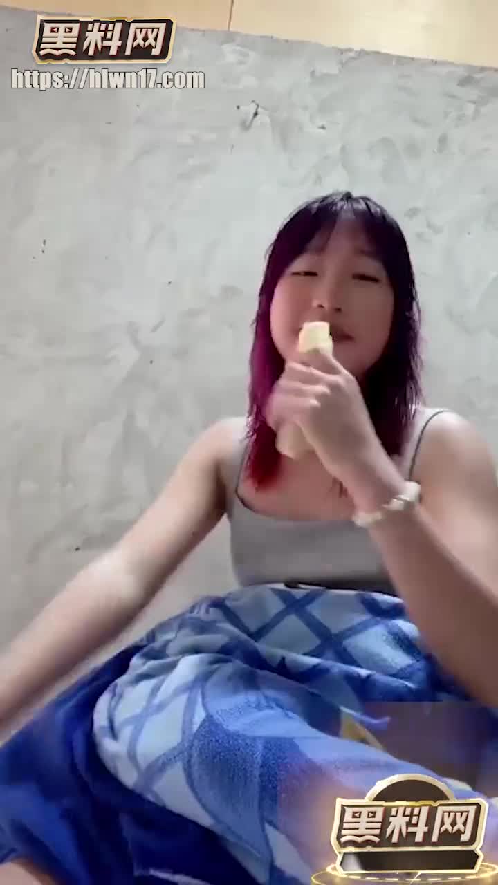 快手纹身精神小妹颜值可爱身材极品连洗澡都在直播自慰1v1裸聊金主玩腻后选择曝光给给位瓜友做福利！