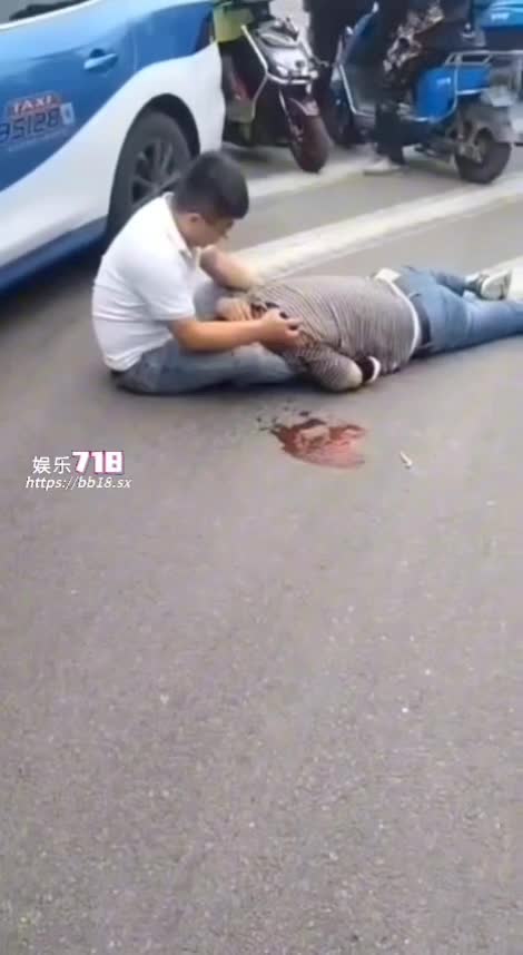 山西太原一男子暴打出租车司机