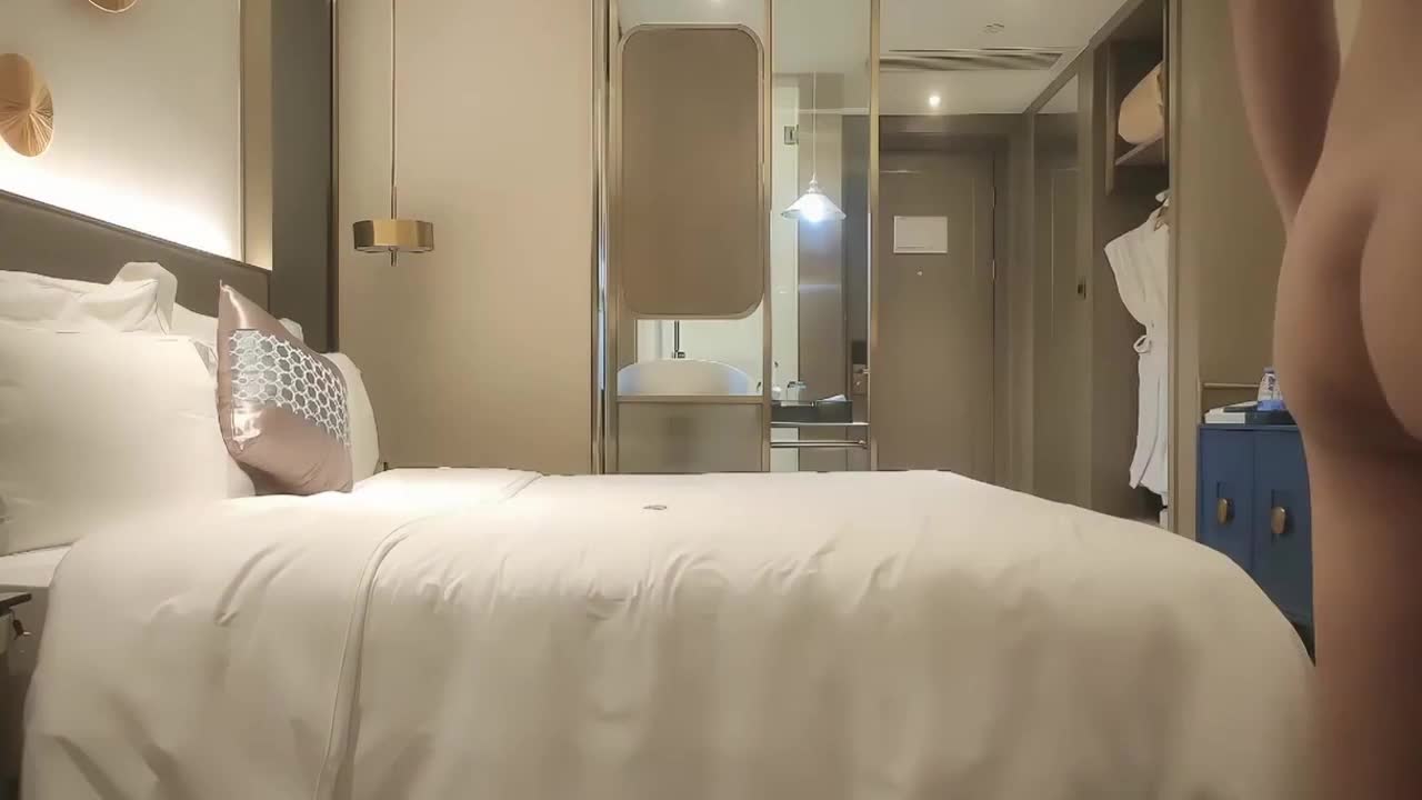 漂亮长腿美女 身材高挑 逼毛浓密 啊啊 我不行了 你快点出来 是不是全部射里面了 被无套猛怼操的求饶抽搐