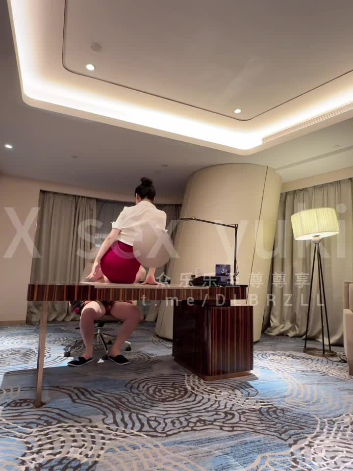 极品身材巨乳肥臀性瘾BBW母狗「Sexy_Yuki」“操死我的骚逼”高跟开档丝袜骚秘书在酒店行政套房里被老板潜规则