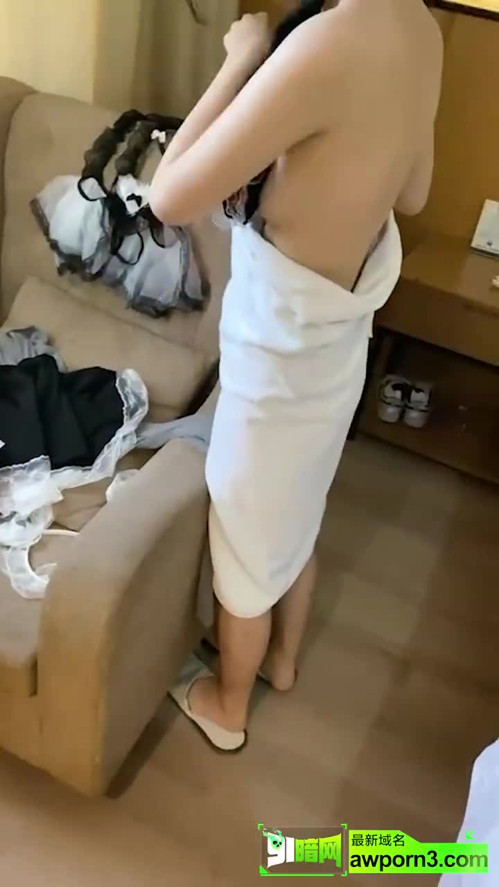 海角大神七夕和反差婊小姨子酒店偷情，穿女仆装身材堪称极品，偷吃小姨子骚逼 #海角大神 #海角社区 #乱伦 #出轨 #偷情
