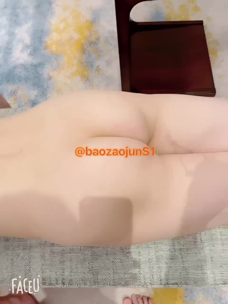 淫妻是需要经常调教的，绑起来打完屁屁扣完穴就要开始轮奸，两个鸡巴轮换交替猛干 #淫妻绿帽 #暴躁君 #调教 #3P