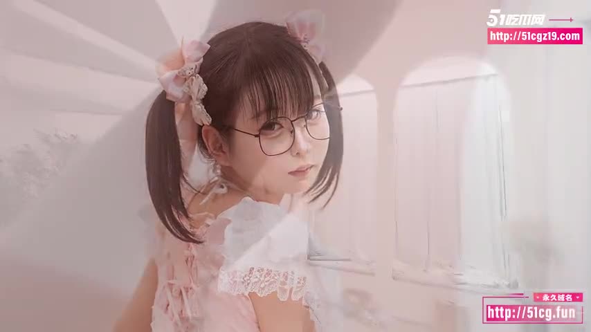 极品双马尾萝莉 定制私拍 清纯少女摆弄各种羞耻动作拍摄 毫无地线的楼道露出#萝莉 #黑料 #私拍 #写真 #双马尾萝莉