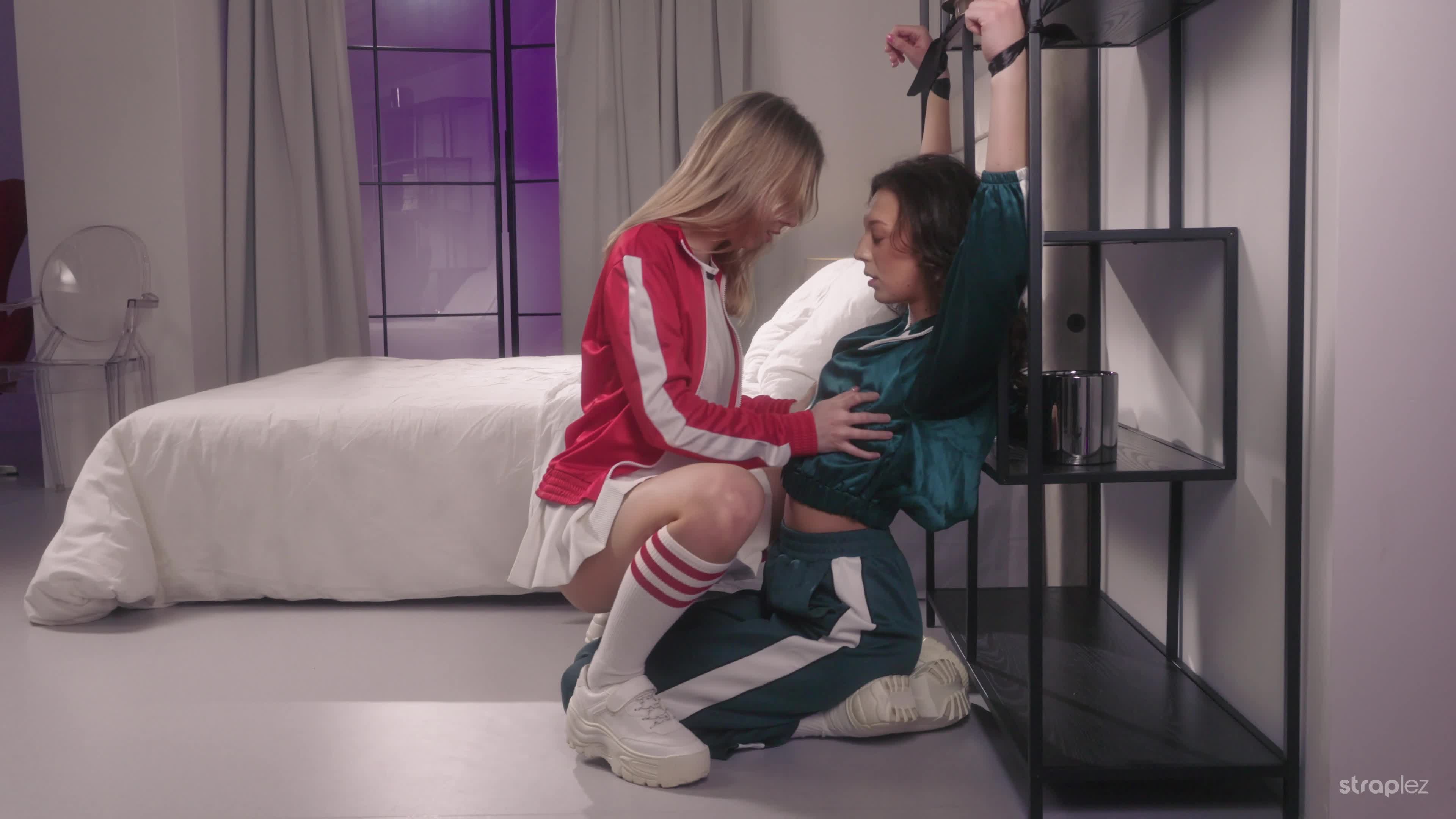 straplez.22.06.23.isabella.de.laa.and.lil.karla.keeper.of.the.games.4k
