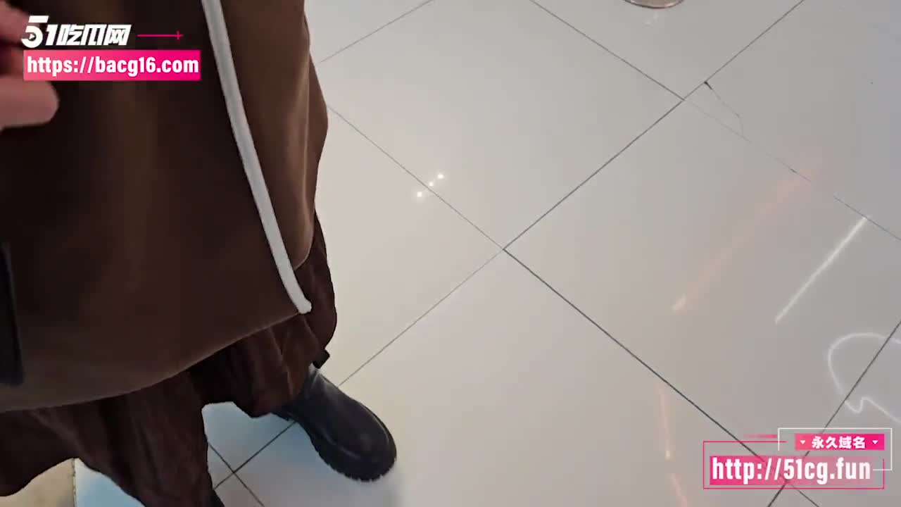 骚妹妹趁嫂子不在家 穿黑丝勾引哥哥 小树林里无套内射粉嫩骚穴 操的妹妹淫水直喷 #野战 #后入 #兄妹乱伦 #内射 #黑料