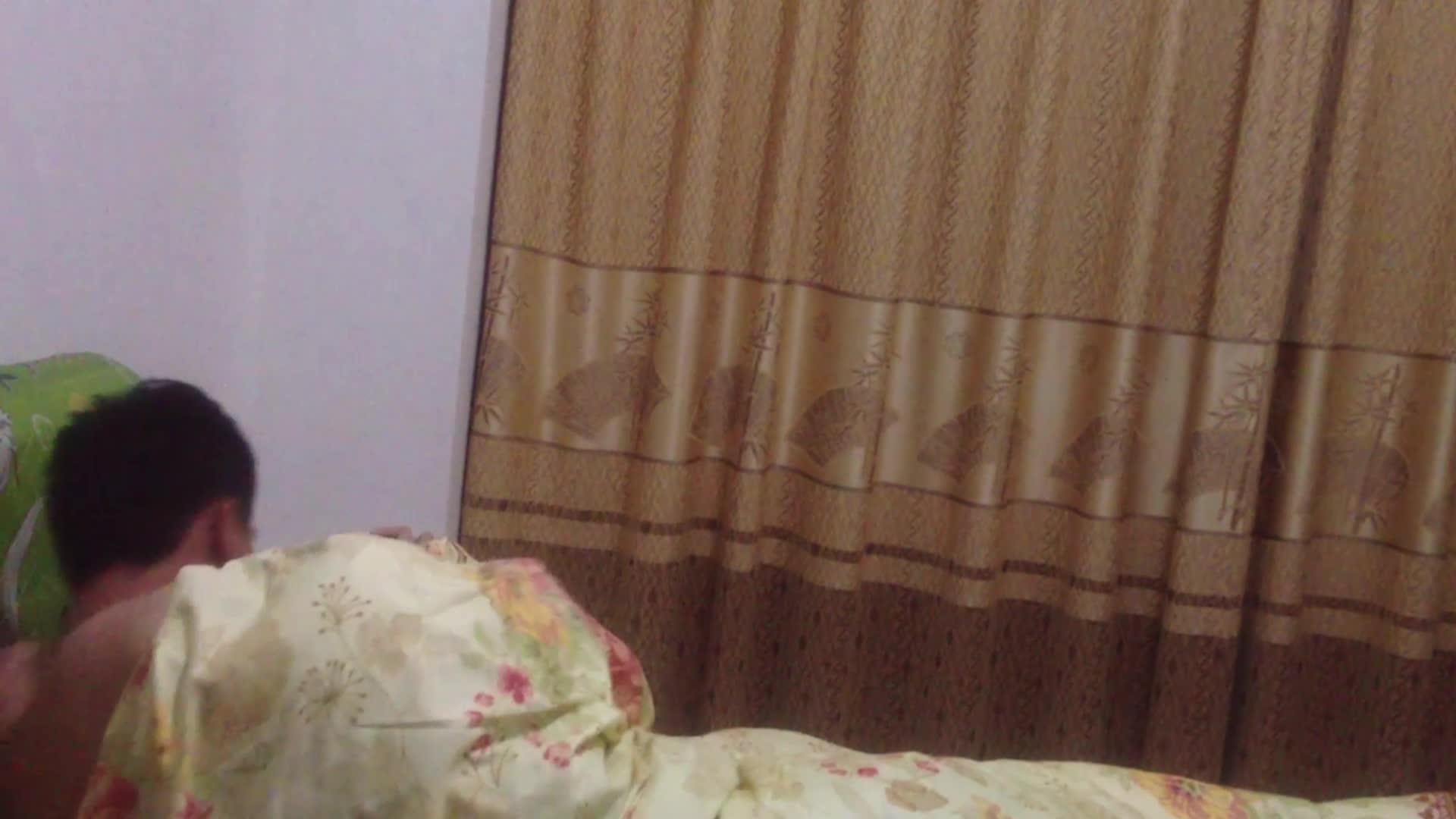 和漂亮良家女同事的性爱，女主颜值身材俱佳，和男主同一个单位，新婚不久就和男主回宿舍偷情