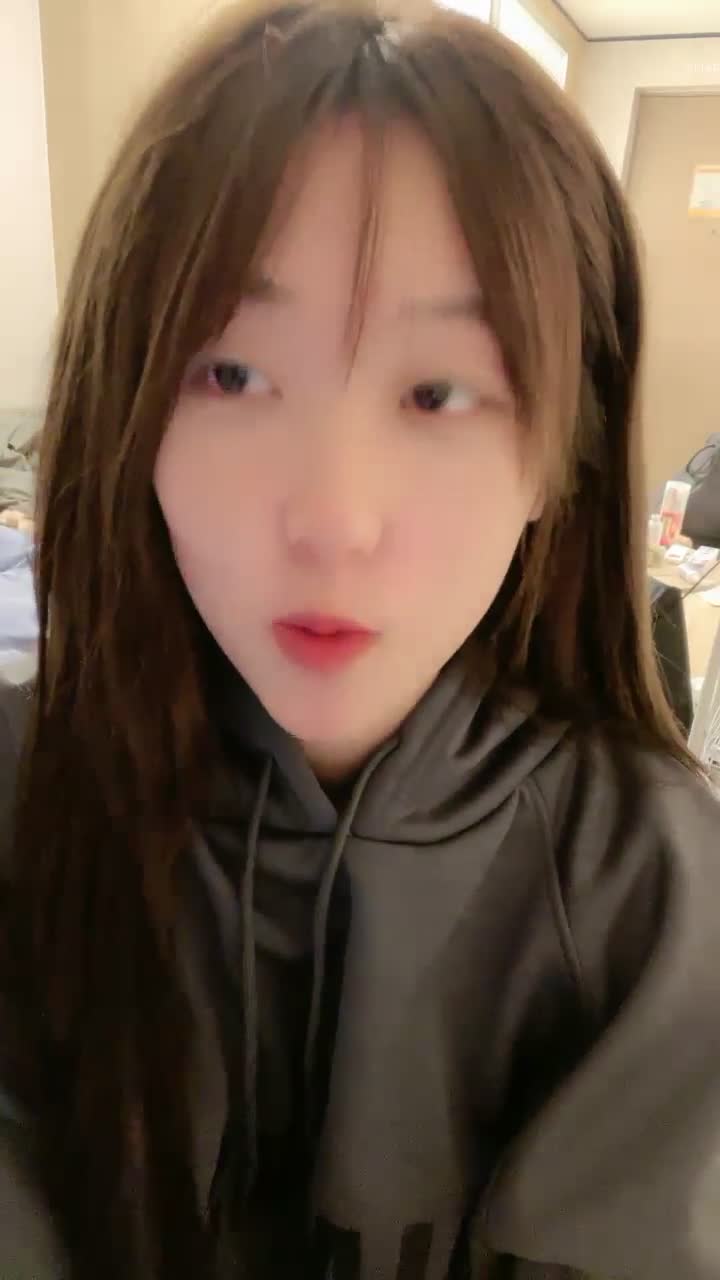#为笨蛋争口气 #喵萝莉 漂亮学妹扣穴自慰！爽出白浆