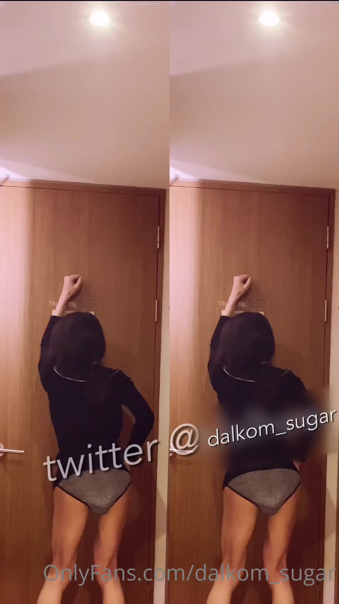 #dalkom_sugar #OnlyFans 韩国极品九头身蜜桃臀伪娘TS 合集 9点击看合集