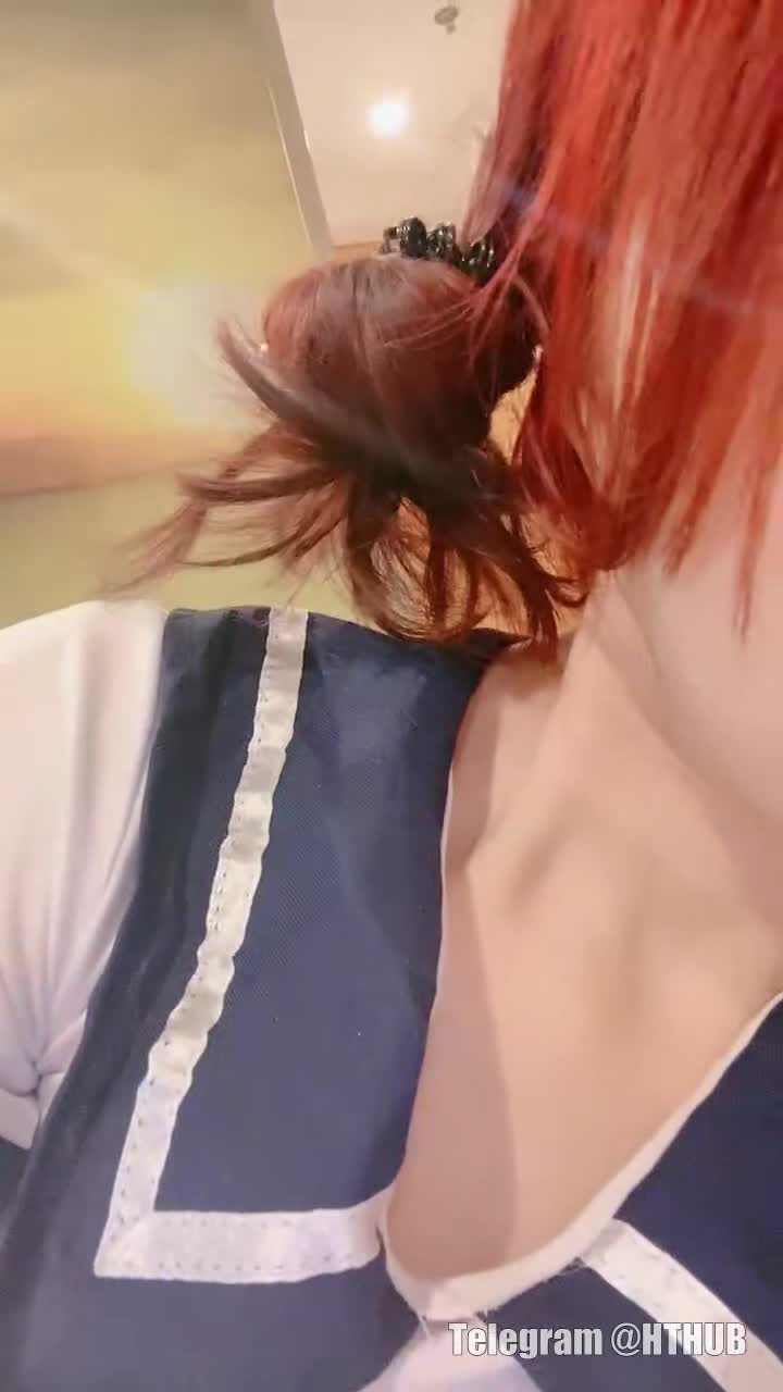 #主播 学生制服极品尤物 一头红发卡哇伊！外表甜美骚的很 坐马桶上假屌抽插 双指猛扣骚穴