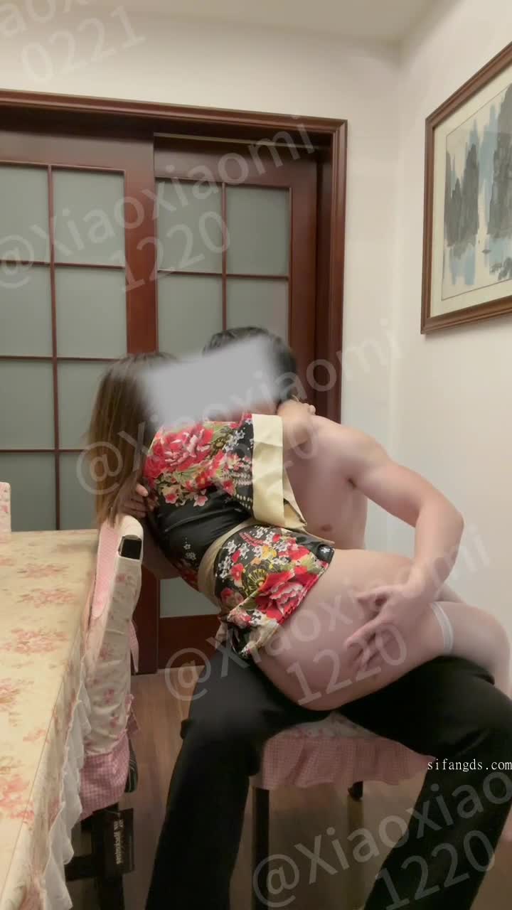 #推特 #小小咪 #肛交 点击看合集体育生情侣付费福利，双洞齐发暴力抽插