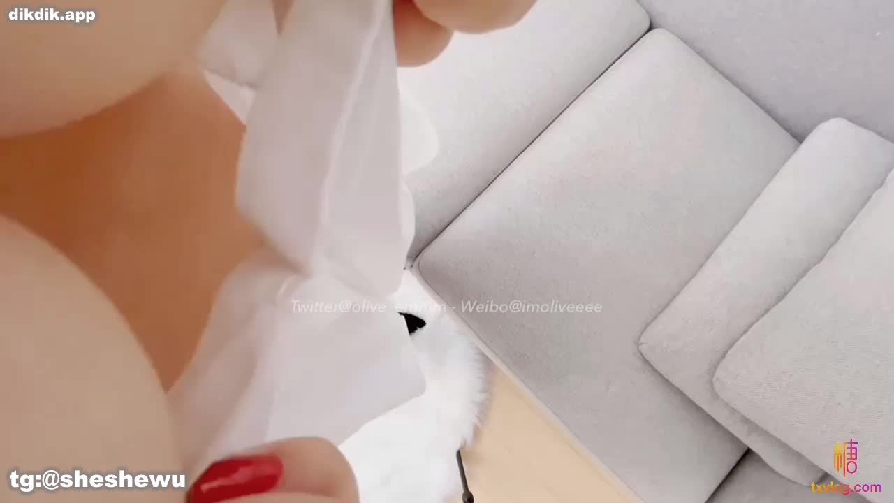#小爱神 #糖心Vlog【小爱神】穿丝袜的极品巨乳女神被假屌猛烈抽插