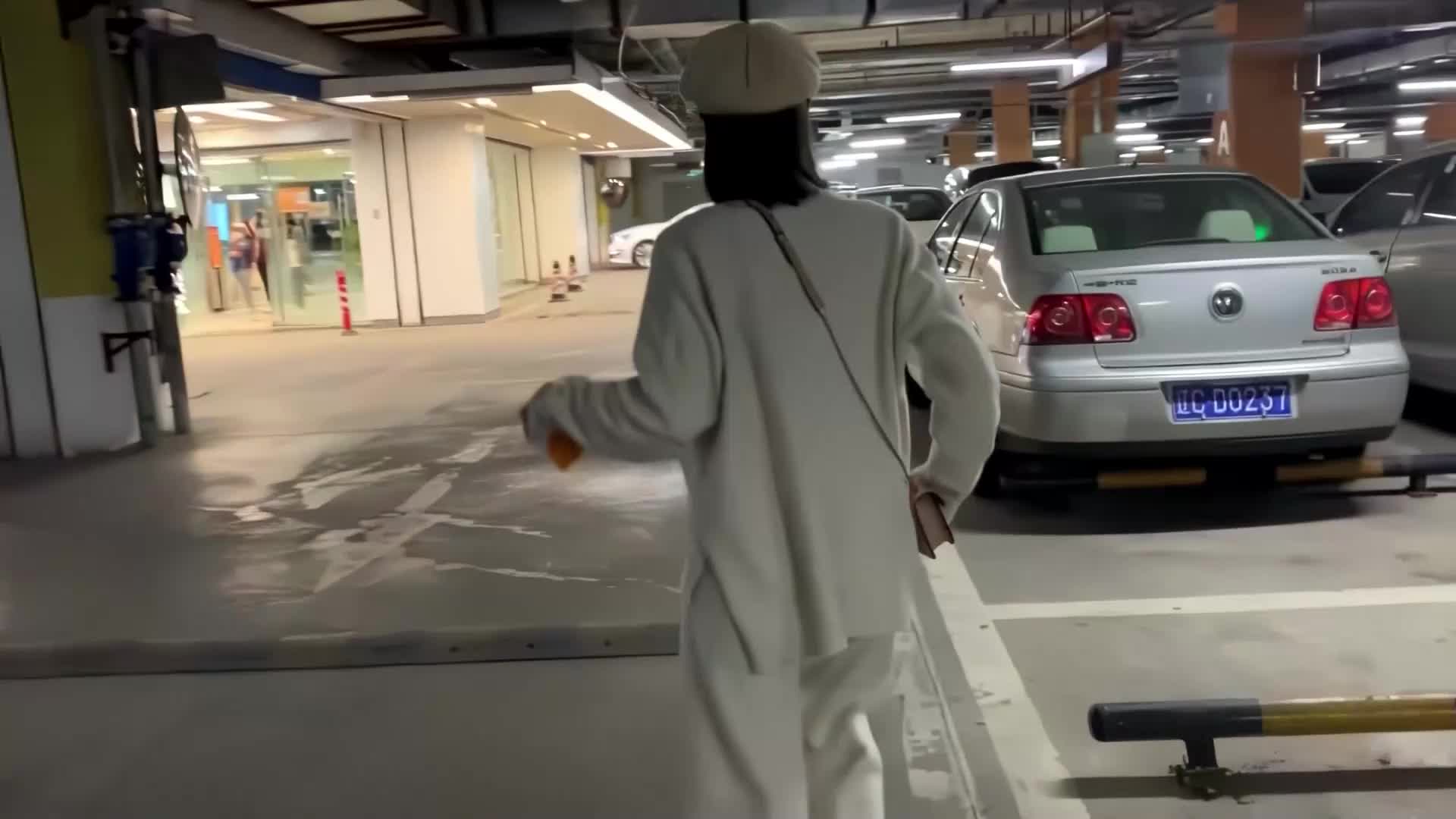 一代风流唐哥约炮02年舞蹈女孩第三次开房极品反差逼紧水多被插得又疼又爽开苞没多久爱上了偷吃禁果的滋味 #唐哥 #极品 #反差 #清纯