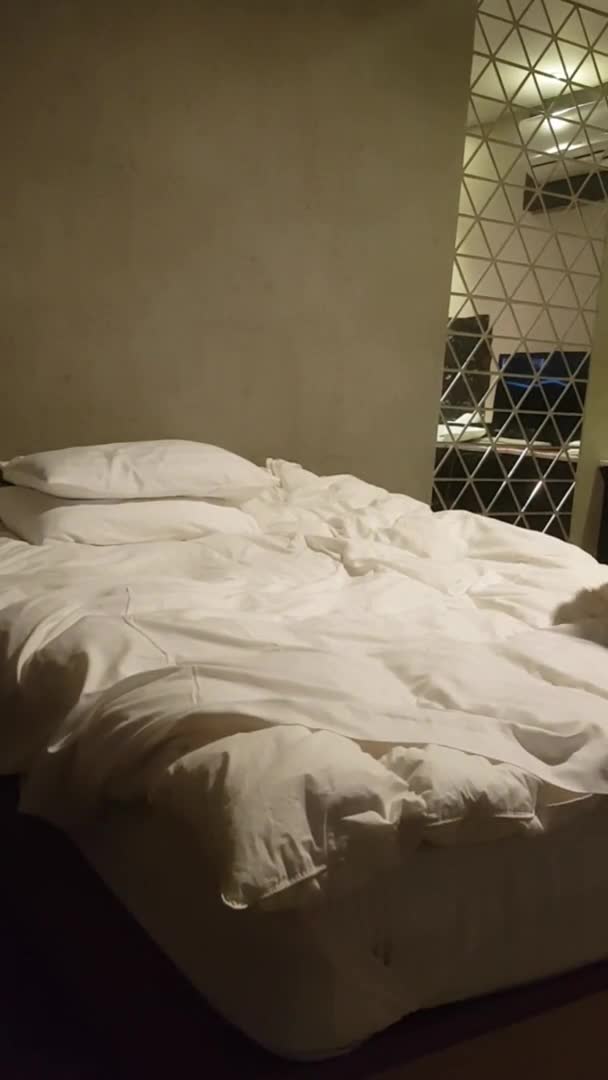 【泄密流出】韩国风流爸爸老牛吃嫩草包小三对不起自己妈妈儿子发现老爸手机