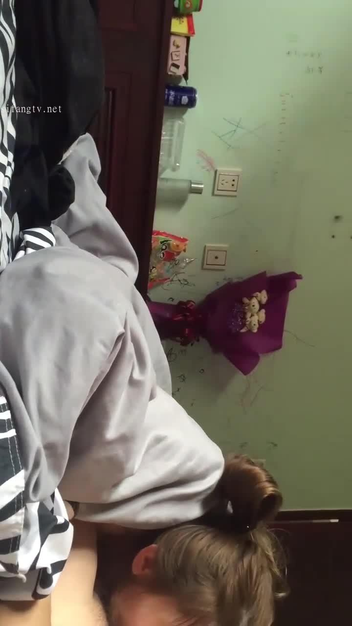 真实经典云盘高质露脸泄密流出！南京极品反差母狗【王璐璐】性爱真实视频，口活秒杀会所头牌，女上位全速扭动太骚#经典 #反差 #少妇