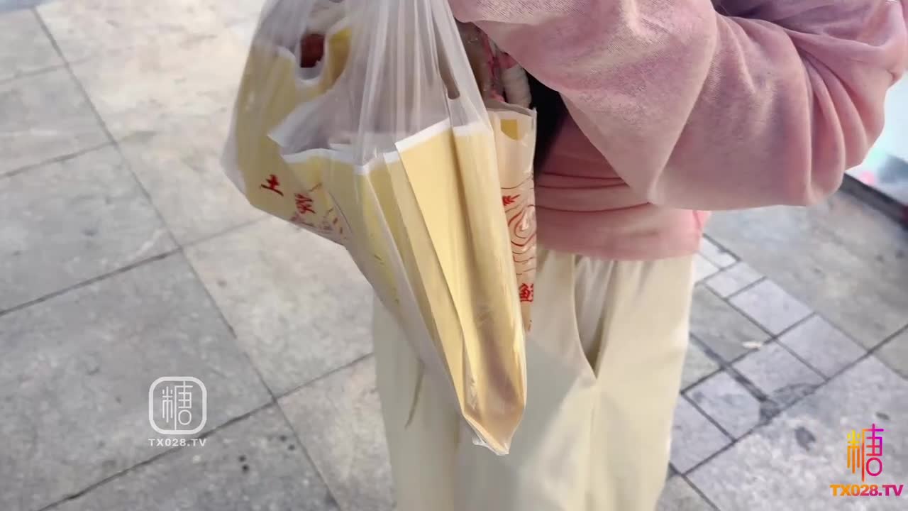 #草莓甜筒 #糖心vlog【新人推荐】街头艳遇 日系萌妹嫩穴初体验