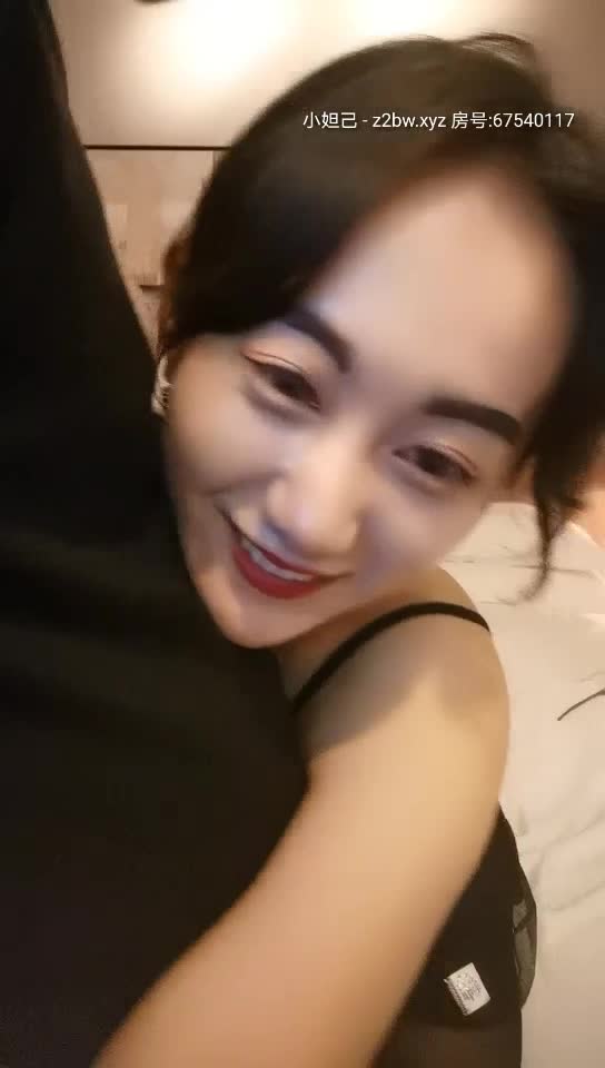 #直播 无套内射甜美的御姐，丰满微胖的身材，主动观音坐莲