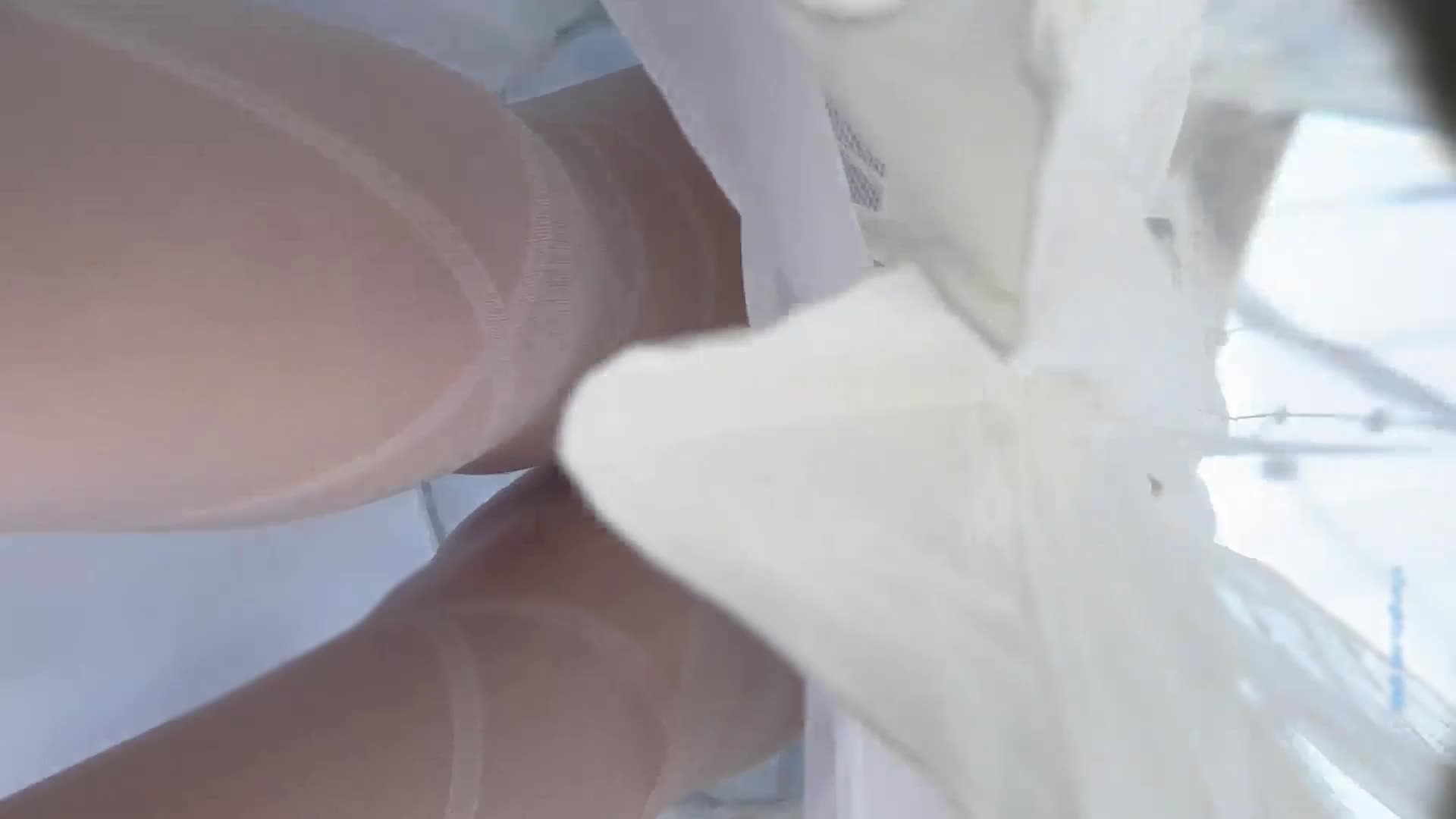 大神校园偷拍毕业典礼学妹裙底风光 萝莉塔学妹化妆。白丝袜蓝色内内贴着拍点此查看更多