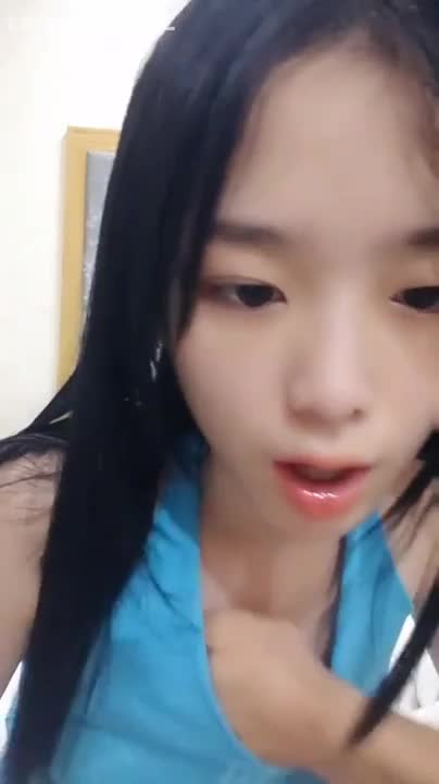 梦涵宝贝】 水最多的嫩妹妹，自摸流白浆点此查看更多