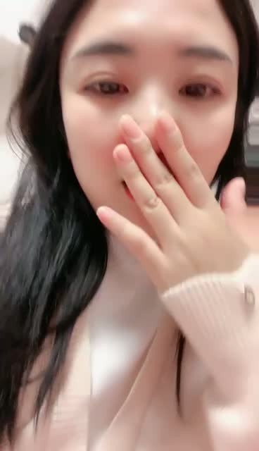 良家小少妇深夜撩骚，漏出两个大白兔，白嫩诱人听狼友指挥脱光玩逼直播主播录屏