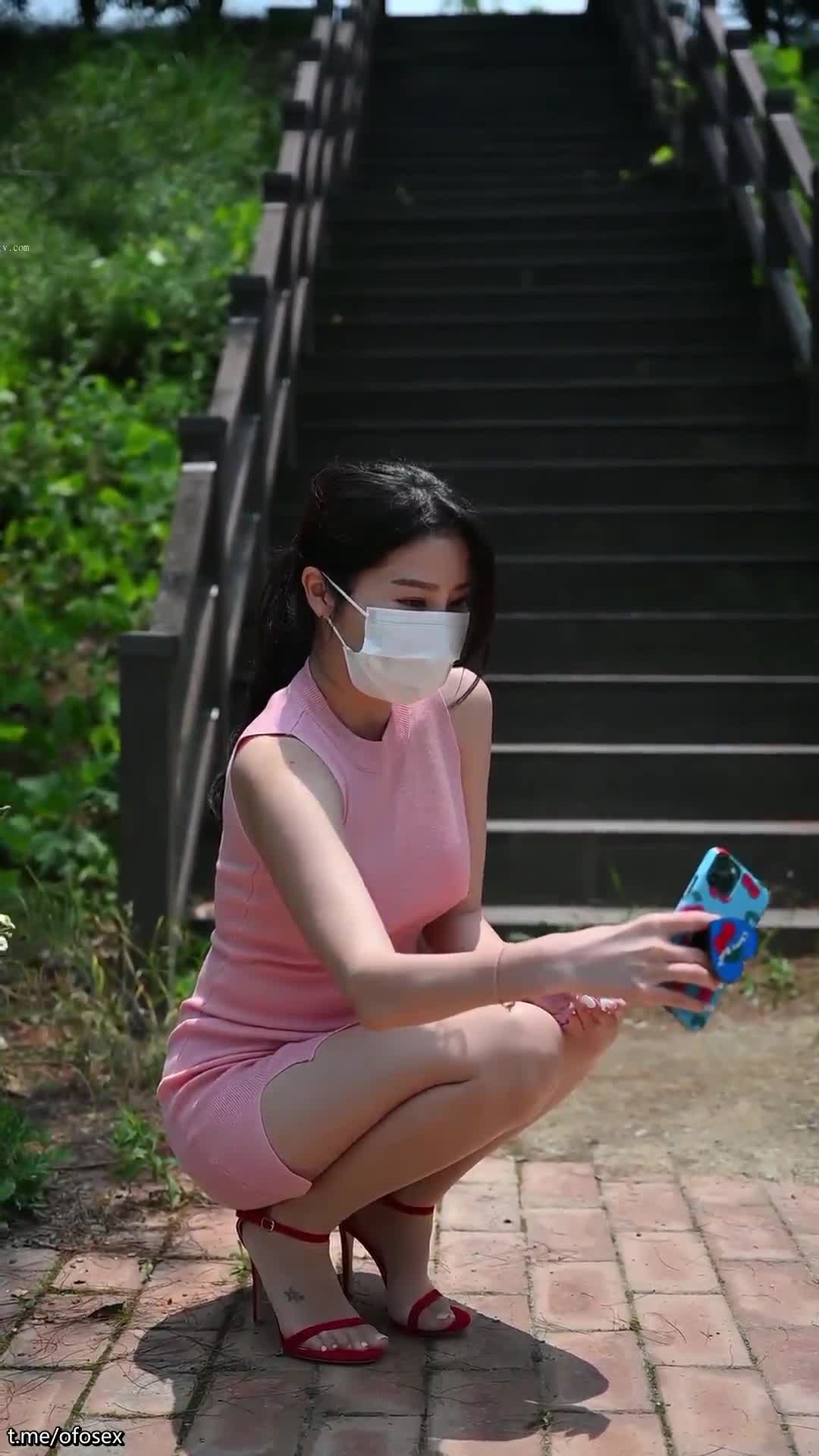 极品韩国嫩模网红jena大尺度私人定制，曼妙丰满的身材，诱死人不偿命第三弹点此查看更多