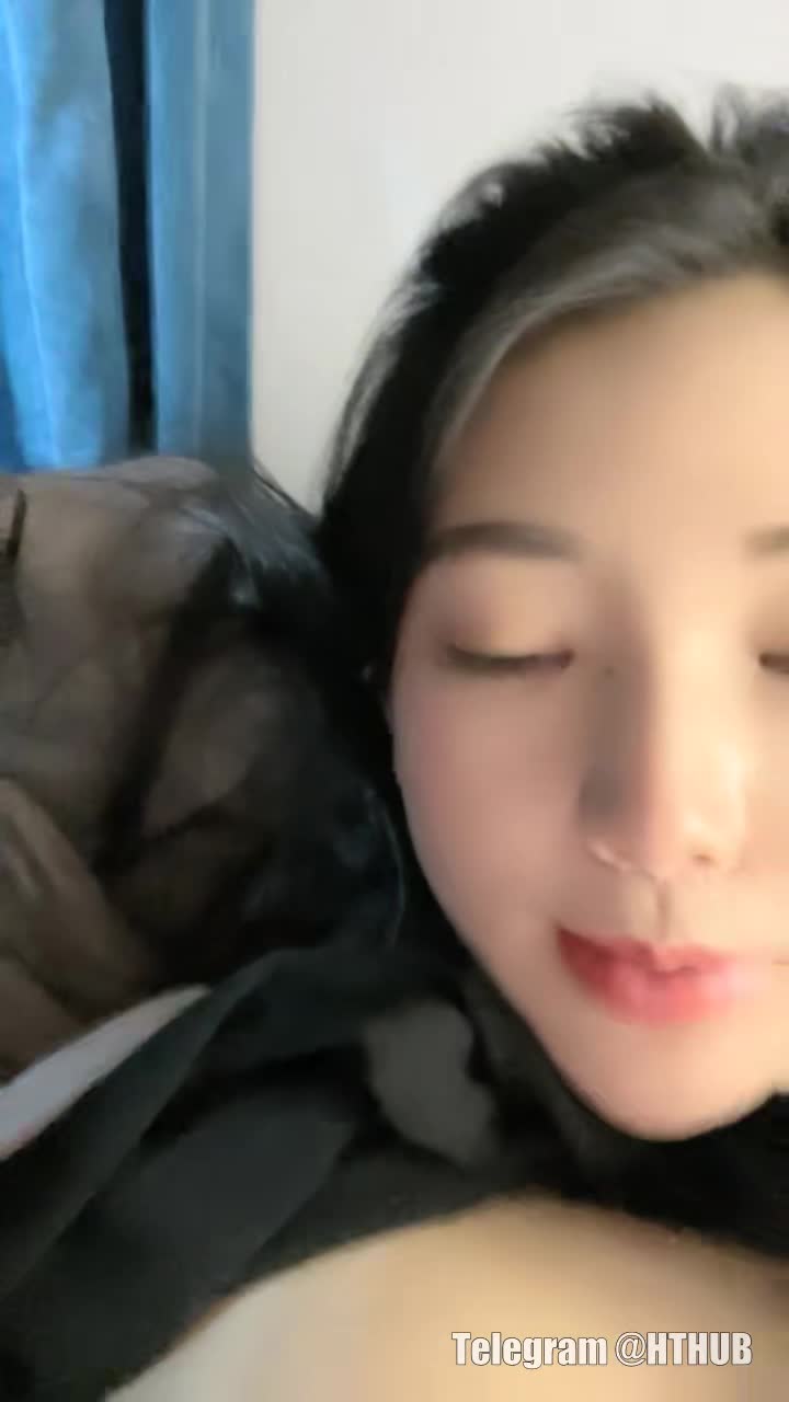 #主播 大二学生妹 美女宿舍玩诱惑 难得一见一线天馒头B 堪称极品点此查看更多